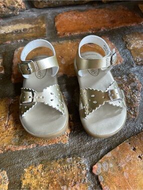Footmates sandals.